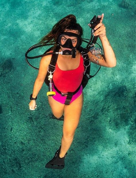 Pin By Bird On Underwater Freedom In Scuba Diver Girls Scuba