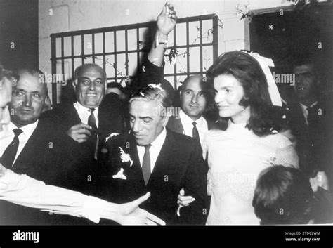 10191968 Jacqueline Kennedy Nimmt Ihren Mann Aristoteles Onassis An