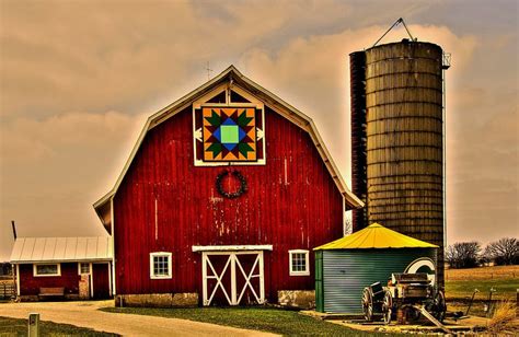 Red Barn with a Quilt Square | Red barn, Red barns, Barn quilts