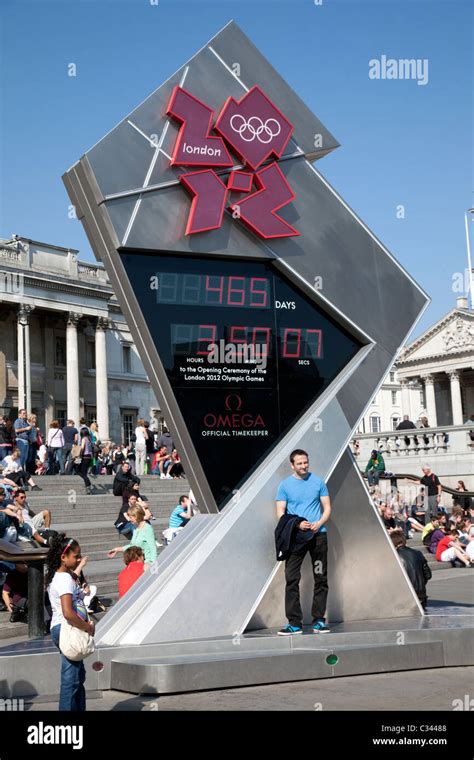 London Olympics Countdown Clock In Trafalgar Square Stock Photo Alamy