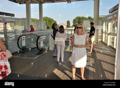 Venice People Mover Hi Res Stock Photography And Images Alamy