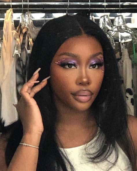 sza and her makeup looks