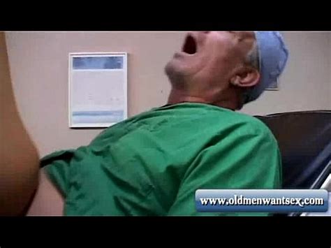 Viejo Doctor Se Folla A Un Paciente XVIDEOS