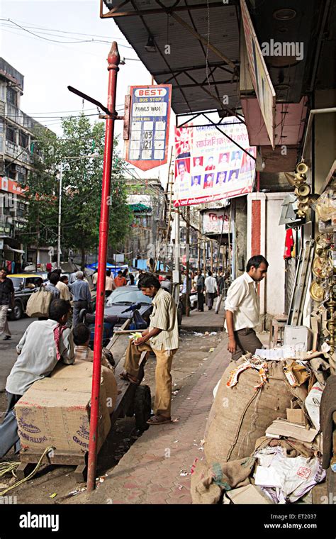 Mumbai bus stop hi-res stock photography and images - Alamy