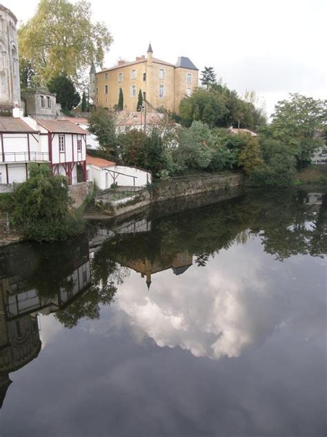 Chateau Une Photo De Mareuil Sur Lay Dissais