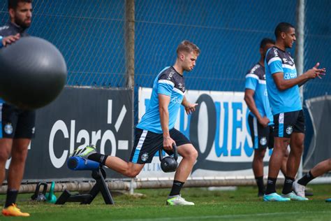 Grêmio se reapresenta em dia de treinamento fisico