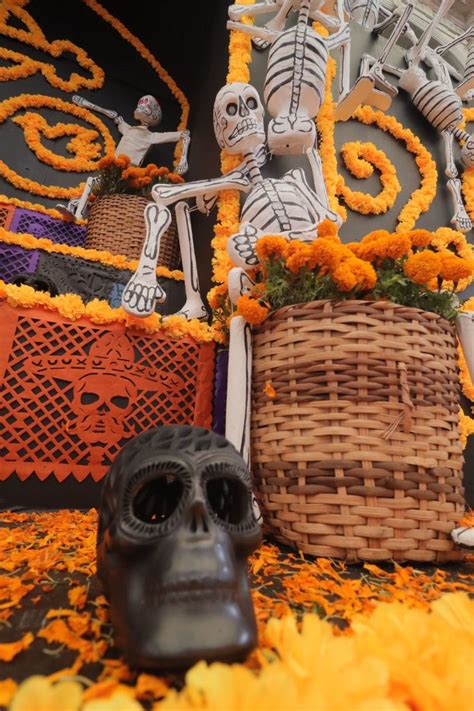 Instalan Monumental Altar De D A De Muertos En El Palacio De Gobierno