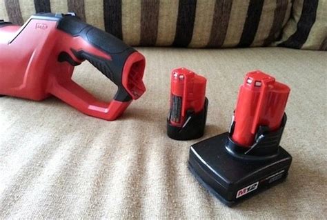 Milwaukee M12 Compact Vacuum - Cordless and Powerful | www.devonbuy.com