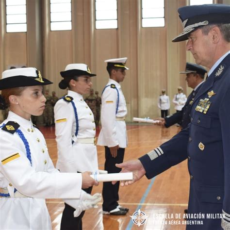 Cambio de Abanderado y Escoltas en la Escuela de Aviación Militar