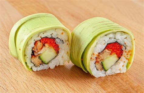 Maki Sushi Roll Mit Aal Und Avocado Stockfoto Bild Von Japanisch