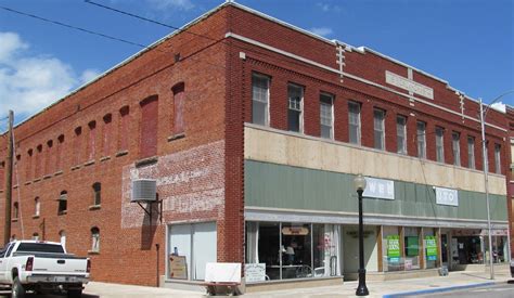 Continuing east along Main Street, US Route 60.