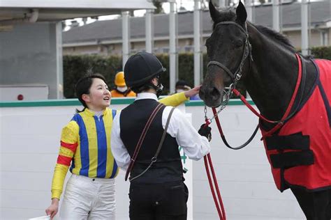 古川奈穂騎手が女性騎手4人3度目の競演を制す 女性騎手ワンツースリー決着に！ サンスポ