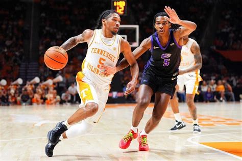 Zakai Zeiglers Near Triple Double Helps No 1 Tennessee Wallop Western