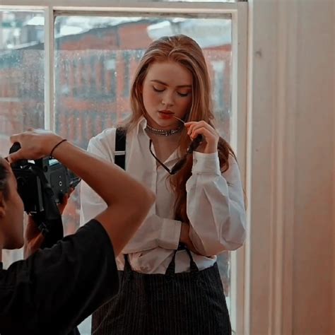 Sadie Sink Icons Coveteur Photoshoot 2022 Mulher