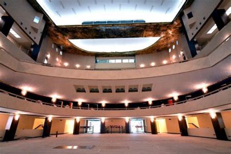 Riapre A Milano Il Teatro Lirico Giorgio Gaber