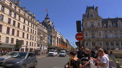 Le Bhv Marais Sera Le Premier Grand Magasin Parisien Pouvoir Ouvrir