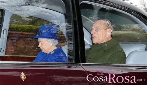 Isabel II reaparece en público tras estar enferma durante un mes