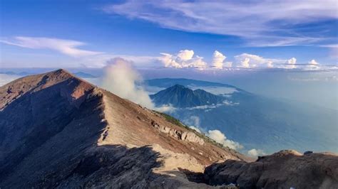 Cuaca Ekstrem Pemprov Bali Larang Daki Gunung Agung Yakusa