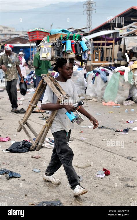 Haitis Port Au Prince La Saline Menschen Und H Ndler Auf Dem Croix De