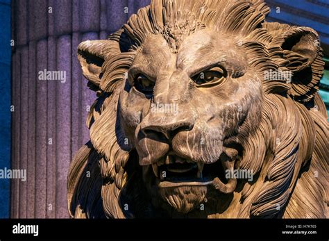 Bronze Lion Sculptures Hi Res Stock Photography And Images Alamy