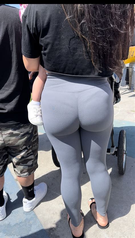 Latina Milf Spandex Leggings Yoga Pants Forum