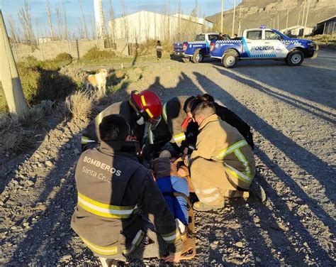 Una Mujer Herida Al Caer De La Moto