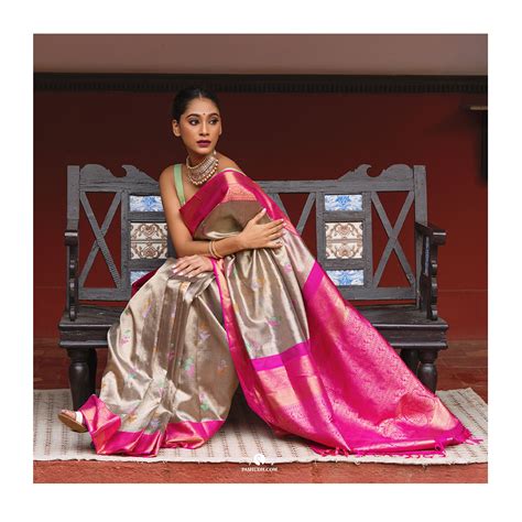 Elite Mild Grey Shimmer Kanjivaram Silk Saree With Tulip Motifs