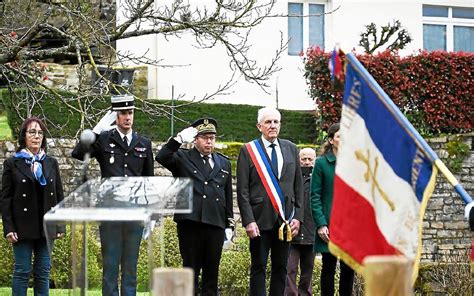 Hommage Au Colonel Arnaud Beltrame Au Square Qui Porte Son Nom à