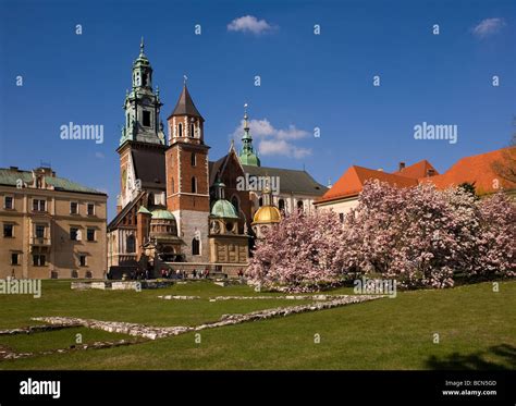 Poland Krakow Wawel Sigismund S Cathedral And Chapel As Part Of Royal