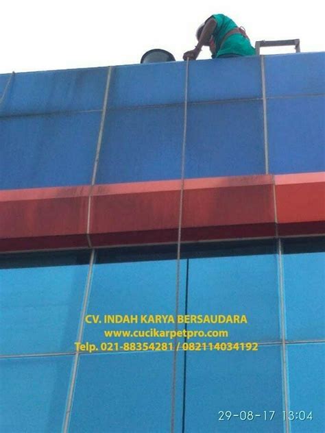 Pembersih Alucobond Dan Kaca Gedung Grakindo