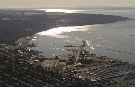 Overlooking Everett Naval Shipyard And The Puget Sound Flickr