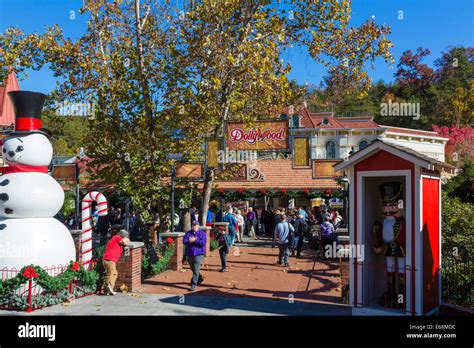 Entrance to Dollywood theme park in the holiday season, Pigeon Forge ...