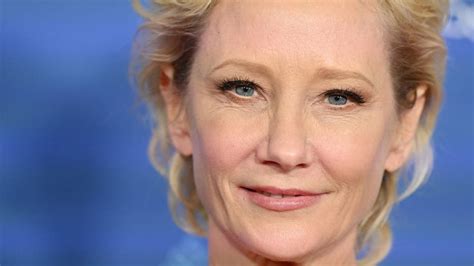 Actress Anne Heche Crashes Car Into Mar Vista Home Fox 32 Chicago