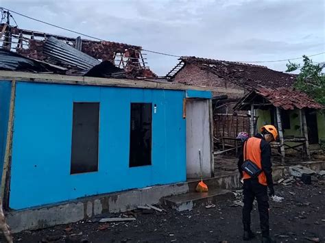 Angin Kencang Terjang Kabupaten Bondowoso Rumah Rusak