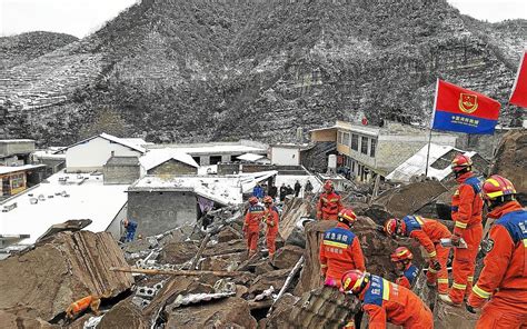 Glissement De Terrain En Chine Au Moins Huit Morts Et Des Dizaines De