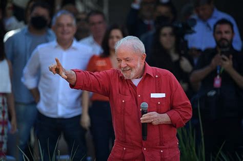 Lula critica orçamento secreto teto de gastos e PEC considerada