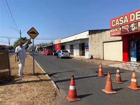 Sinalização de quebra molas Prefeitura Municipal de Jaraguá