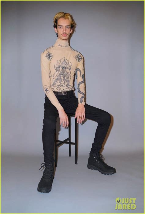 Dark Phoenix S Kodi Smit McPhee Poses For Photos Ahead Of The Movie S