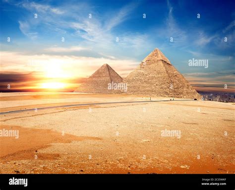 Great Pyramids Of Giza Sunrise Hi Res Stock Photography And Images Alamy