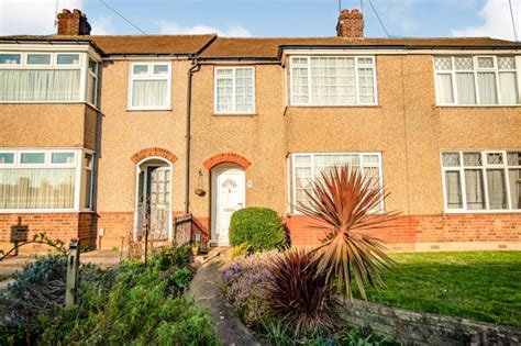 3 Bedroom Terraced House For Sale In Boundary Road Romford Rm1 2px