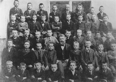 Фактчек: 10 самых популярных легенд о Гитлере • Arzamas