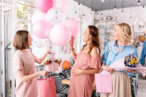 23 Funny Minute To Win It Baby Shower Games That Will Crack You Up