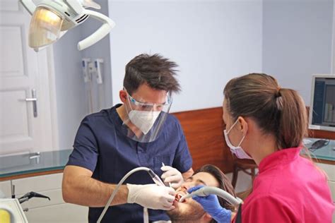 Brossage des dents après une extraction de dent de sagesse