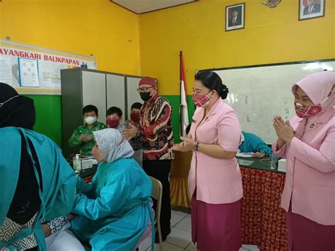 300 Pelajar SD Kemala Bhayangkari Terima Vaksin Dosis Dua