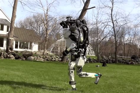 Boston Dynamics Atlas Robot Can Now Chase You Through The Woods