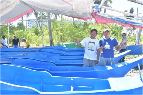 Panglao Mayor Thanks Bfar Capitol For 15 Fiber Glass Boats Bohol Tribune