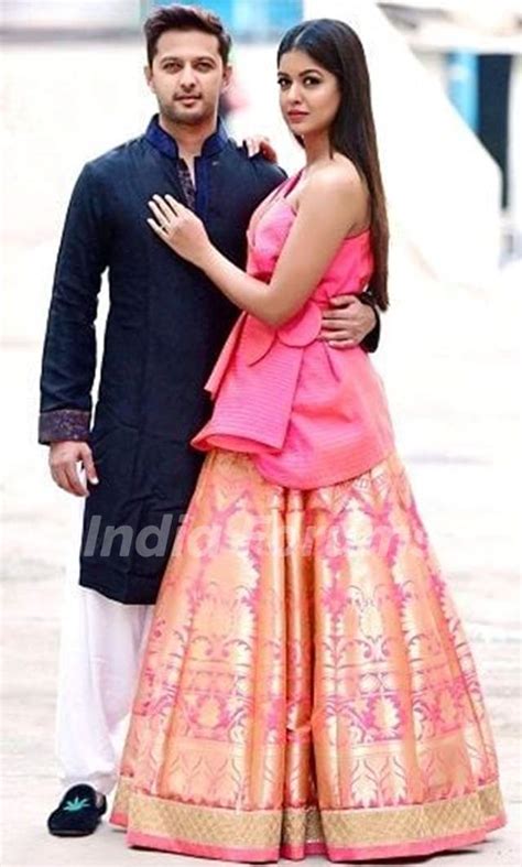 Ishita Dutta With Her Husband Vatsal Sheth Photo