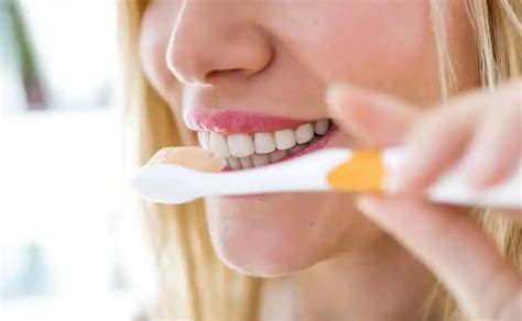 ¿debes Enjuagarte Con Agua Después De Cepillarte Los Dientes O No Un Experto Aclara Si Tiene