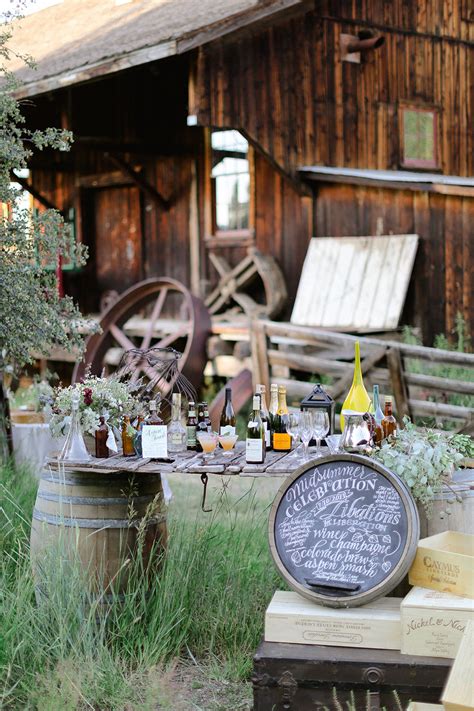 10 Ideas for a Chic Country-Themed Wedding | BridalGuide