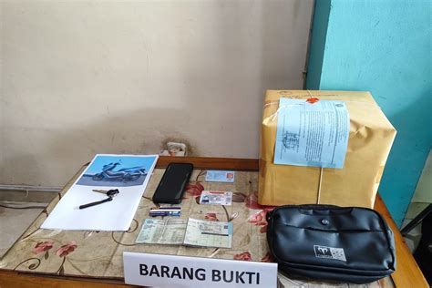 Anggota Tni Bantu Bnn Tangkap Kurir Yang Bawa Kg Ganja Di Depok